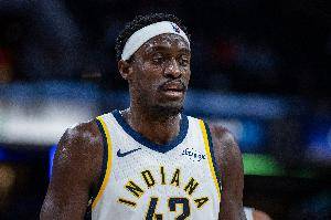 稳定火力！西亚卡姆半场9中5拿到13分 正负值+12